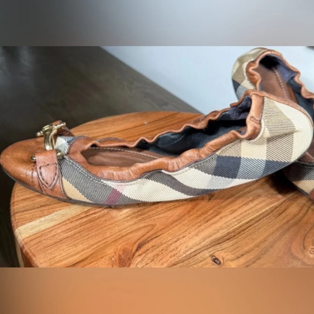 Burberry Ballet Flats House Check size 37 (6.5) Brown Tan with Gold Accents - Picture 6 of 12